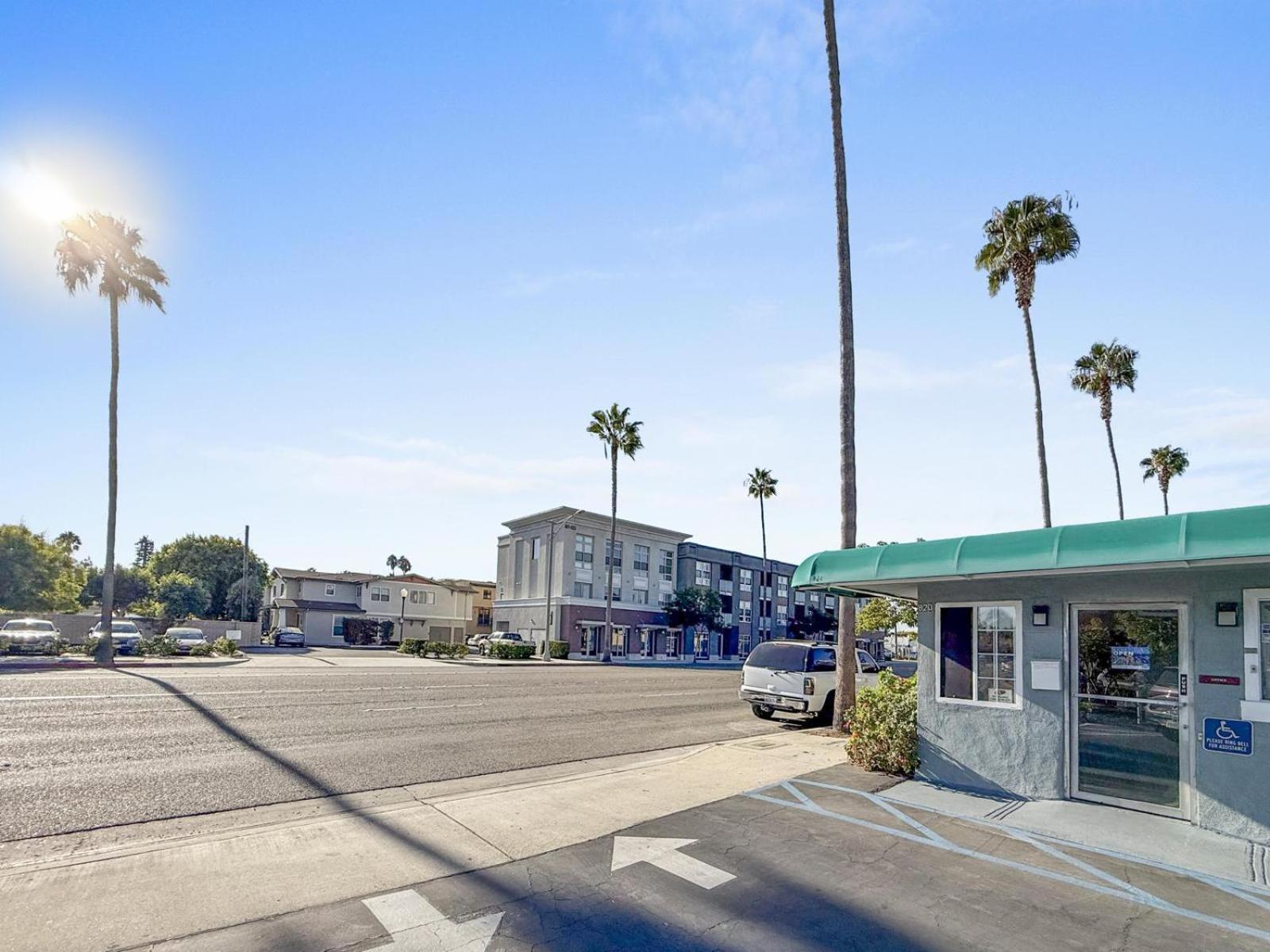 Super 7 - Packing District & Disneyland Motel *